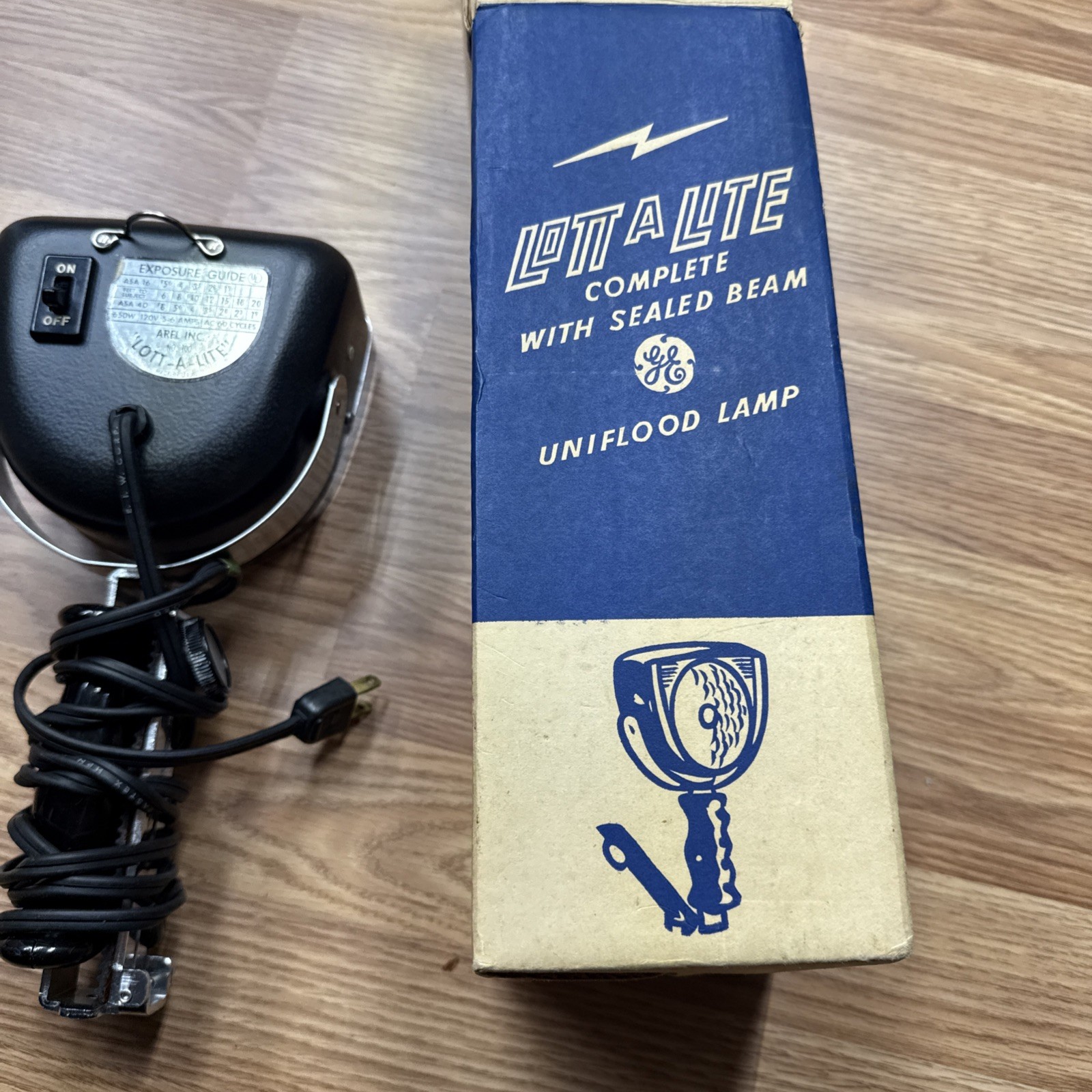 Vintage Arel Lott A Lite Home Movie Lighting Sealed Beam GE Uniflood Lamp Works