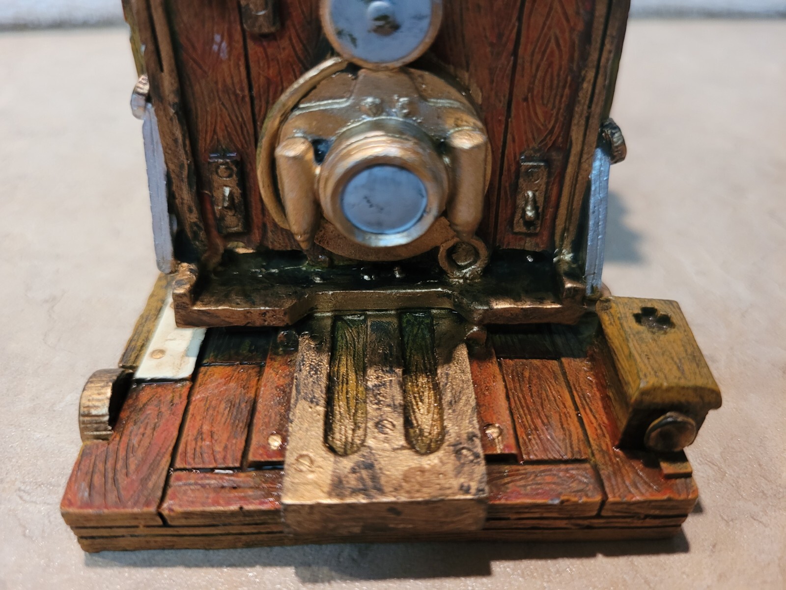 Darice Antique Style Camera Photo Or Card Holder – Early 19th Century Camera
