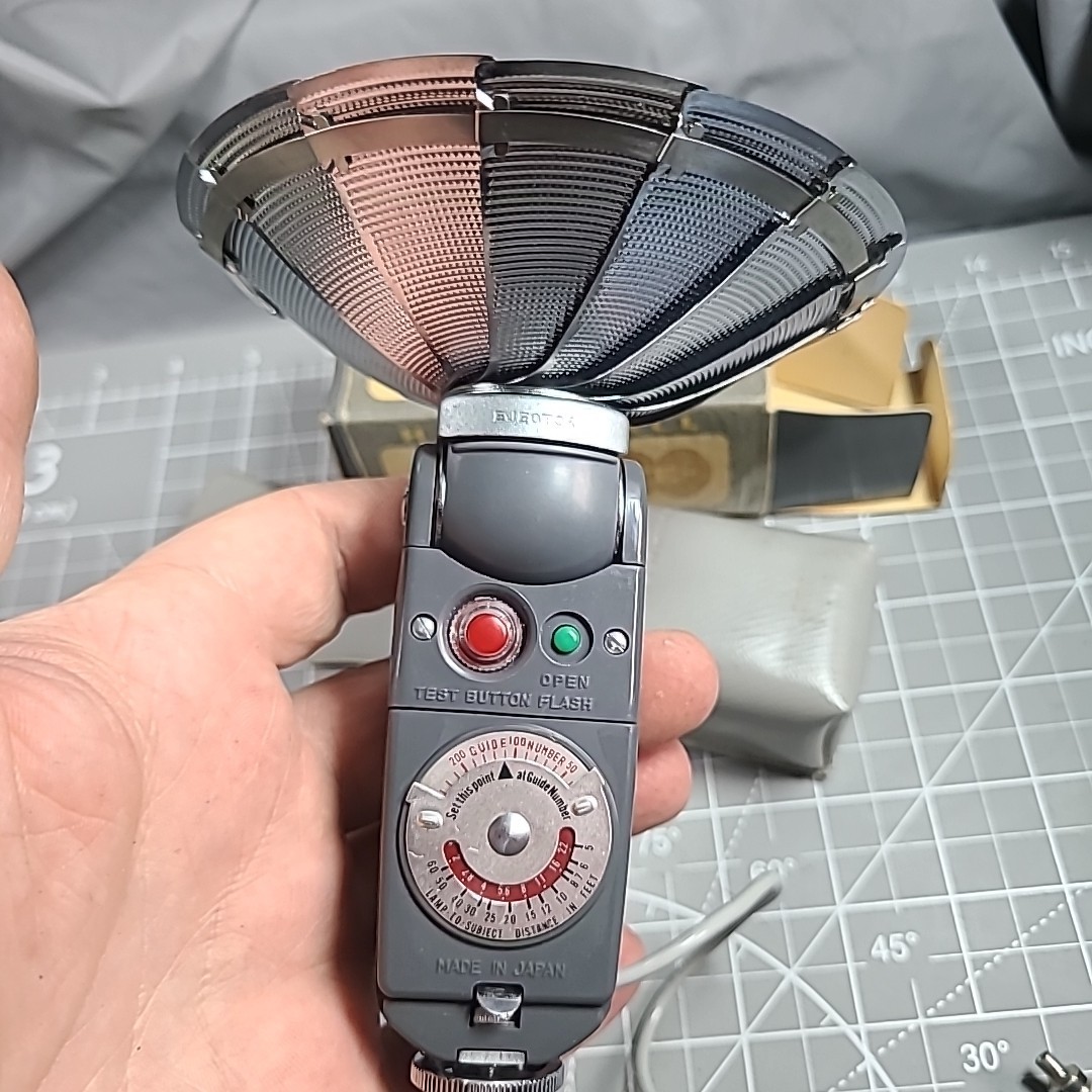 Honeywell Tilt-A-Mite Camera Flash Unit Collapsible Fan Style – Vintage