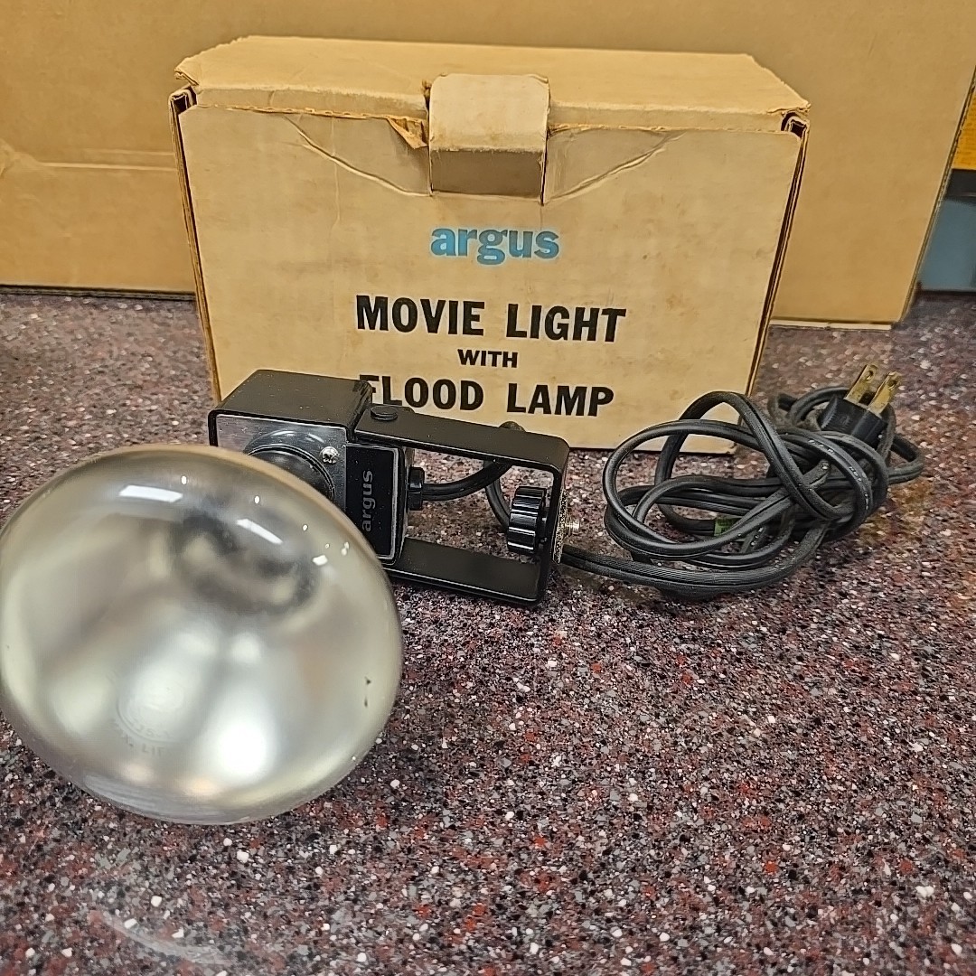 Vintage Argus 745 Movie Light w/ Flood Lamp in Original Box Works Store Display
