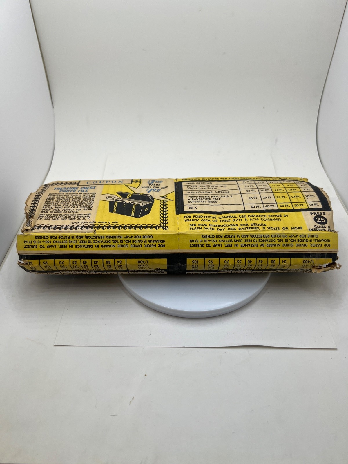 Sylvania Blue Dot SuperFlash Press 25 Flashbulbs Box of 12 Mid-Century NOS