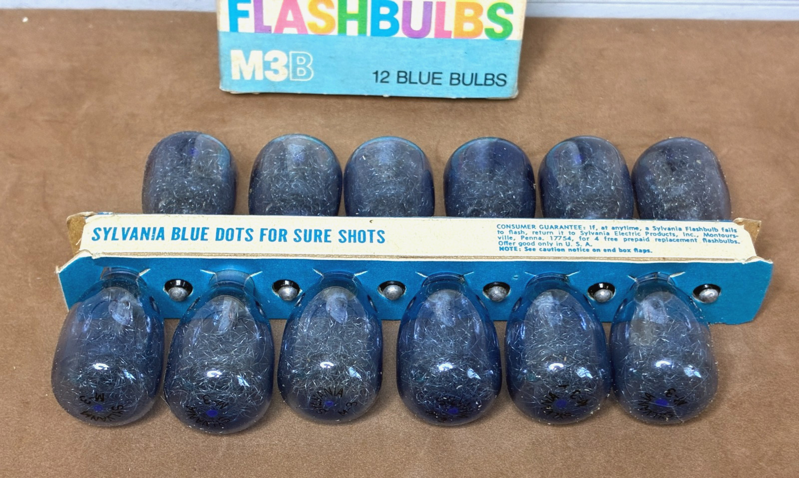 Vintage SYLVANIA M3B Blue Dot Flashbulbs ~ New Old Stock ~ 12 Bulbs