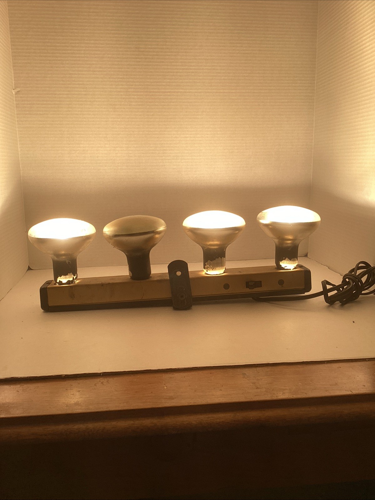 Vintage New York 4-bulb Movie Bar Photography Floodlight. WORKS