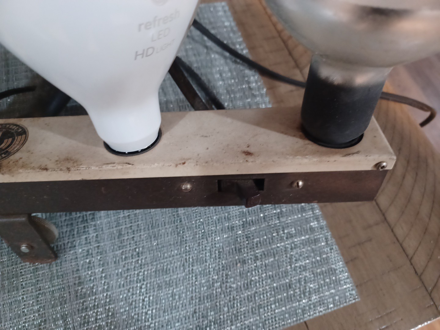Vintage 17″light Bar For Home Studio( No Case) Harwood Chicago Works Fine