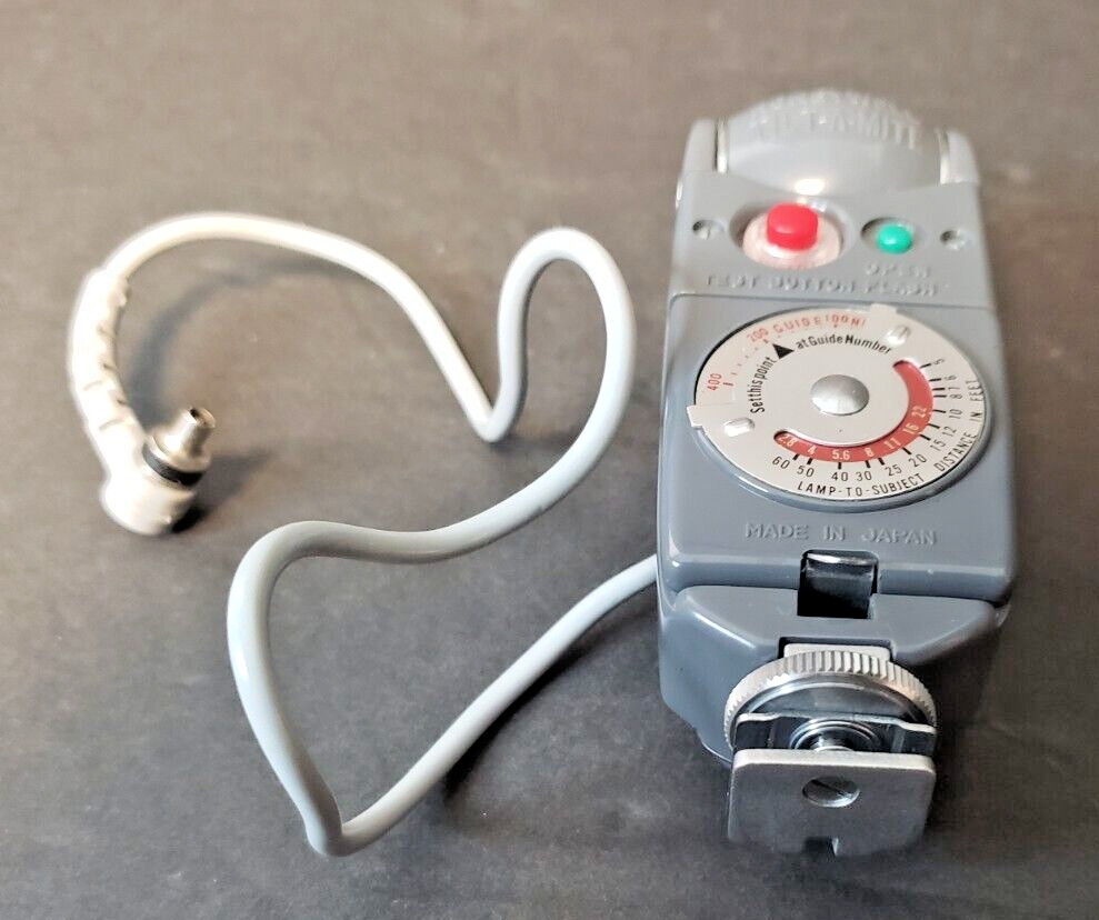 Honeywell Tilt-A-Mite Camera Collapsible Fan Style Flash Unit & Case Japan VTG