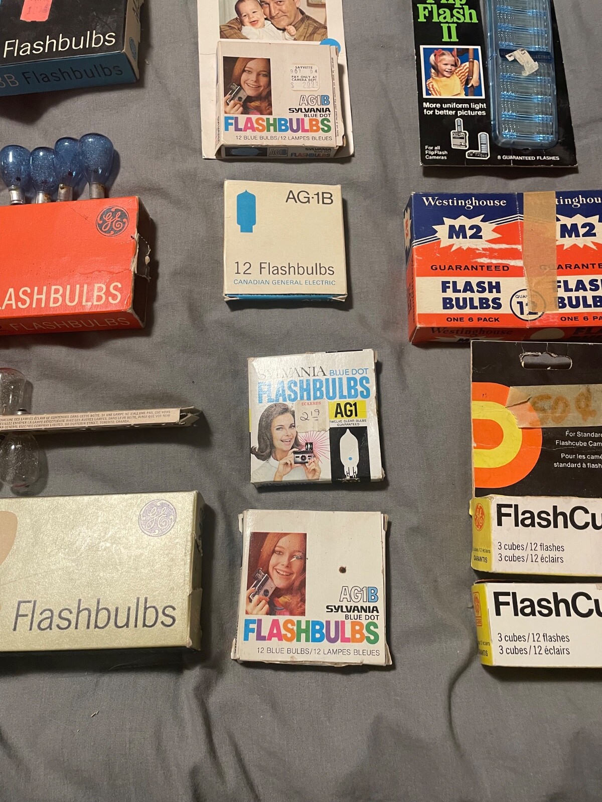 Vintage Camera Flash Bulb Huge Mix Lot Over 150 Bulbs AG1 AG1B M3 M2 M3B M2B P25