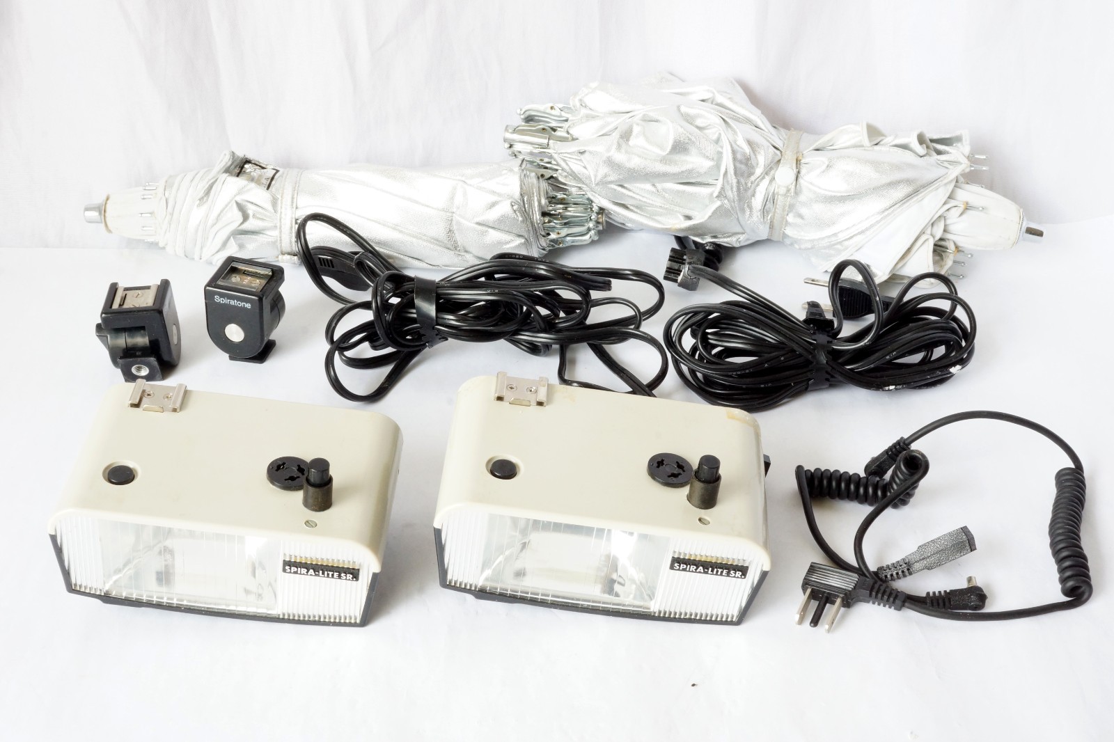 2x Spira-Lite SR Photography Flash w/ Siver Umbrellas Good Working Order Japan