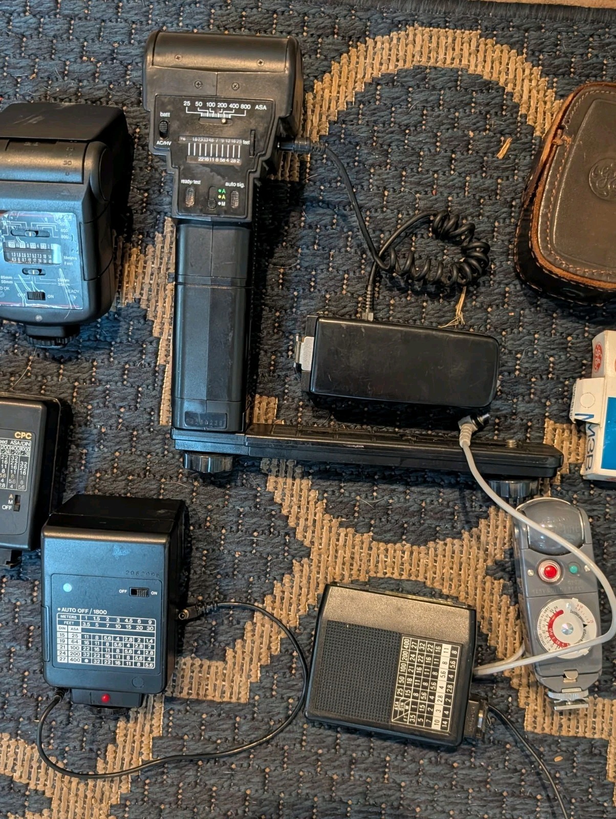 🔥BIG ESTATE LOT VINTAGE CAMERA FLASHES BULB LIGHT METER VIVITAR SUNPAK GE ARGUS