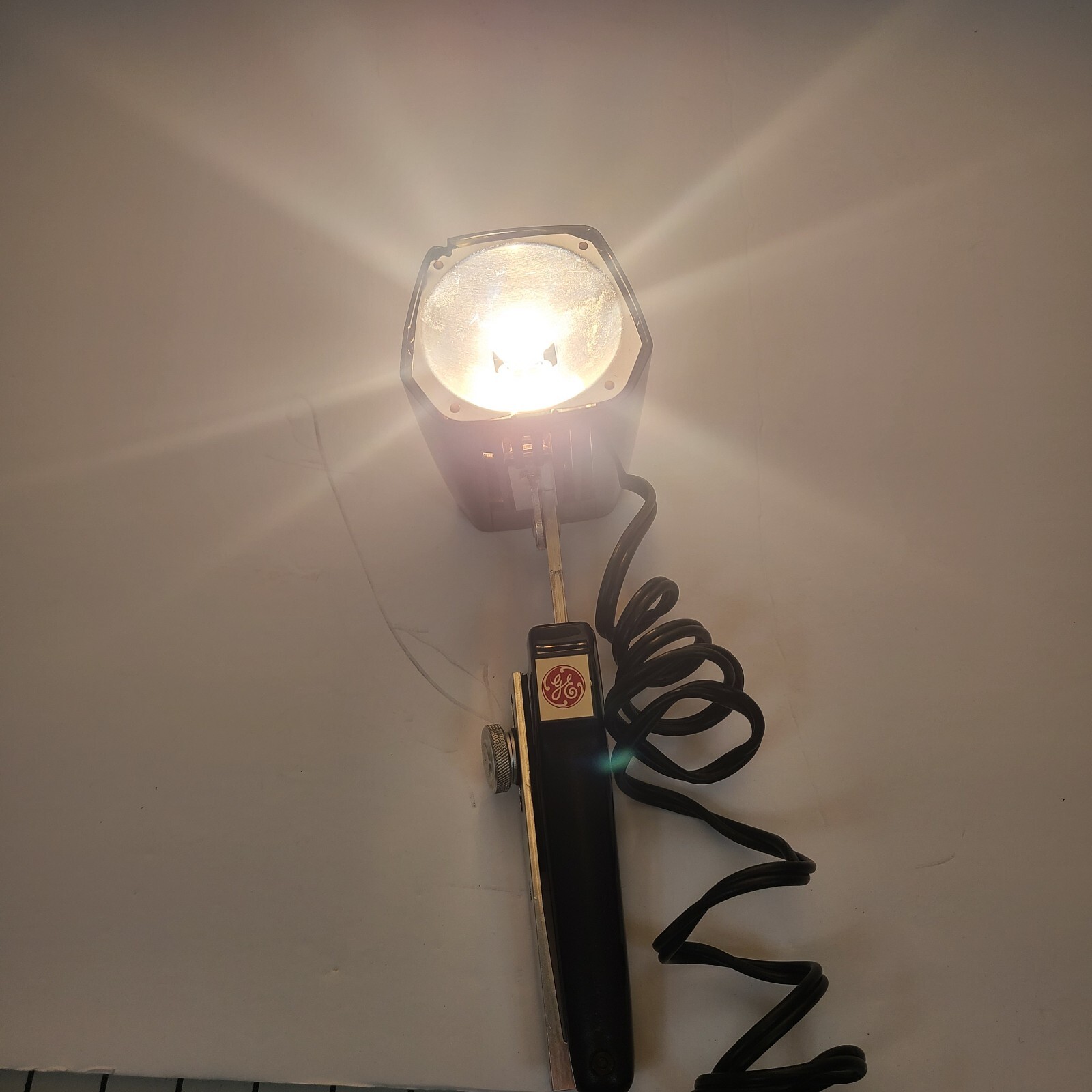 GE General Elec Mardi Gras Movie Light Camera Universal Model MG-1 Tested Bright