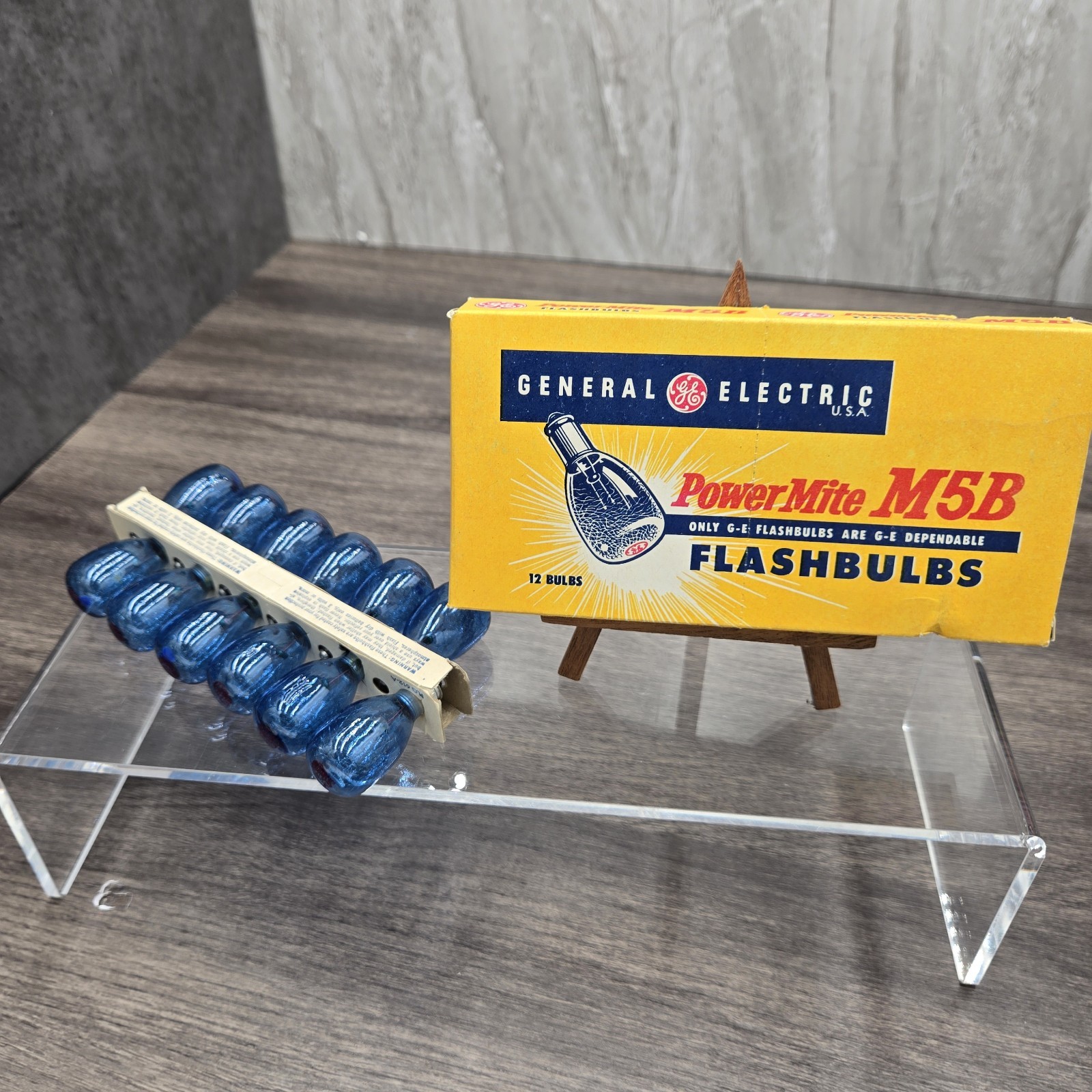 Vintage GE PowerMite M5B Flashbulbs Box of 12 General Electric Photography