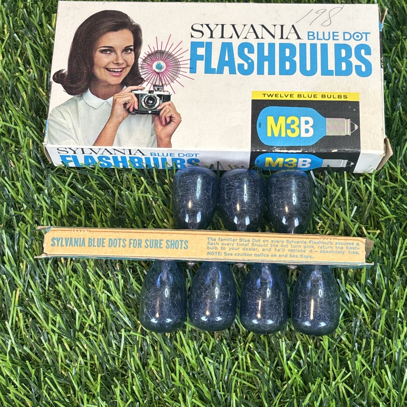 Vintage Sylvania Blue Dot Flashbulbs M3B Lot of 7 w/ Original Box