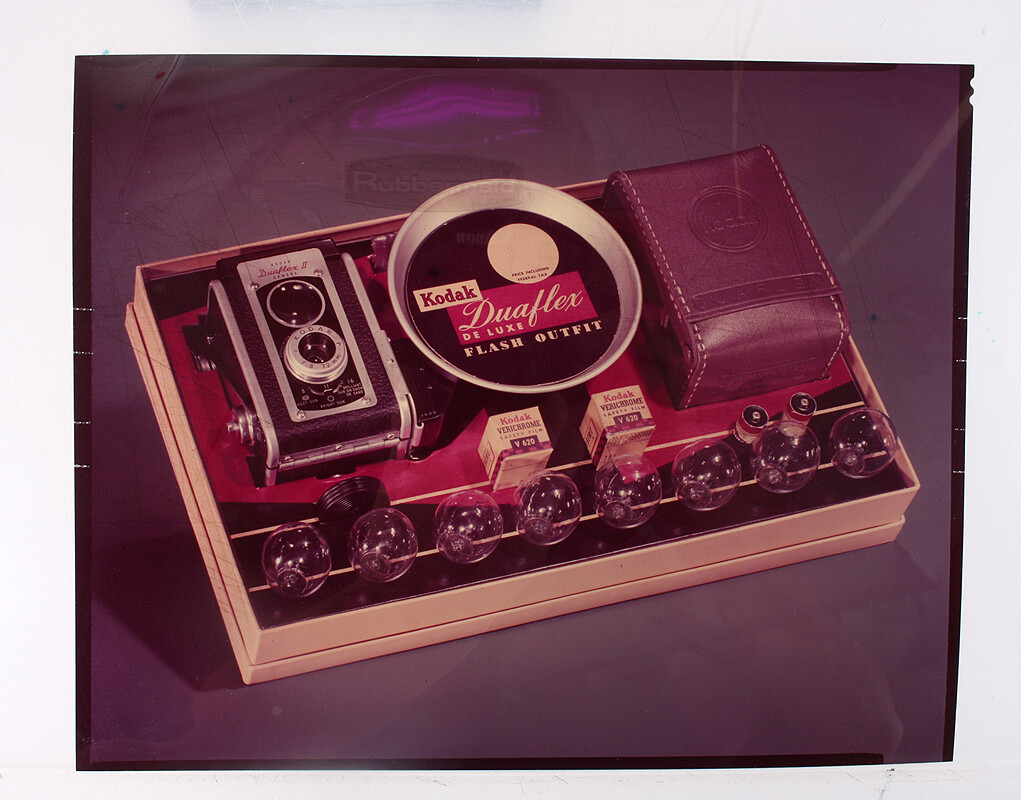KODAK 8X10 COLOR TRANSPARENCY OF A DUAFLEX II DELUXE FLASH OUTFIT/cks/204685
