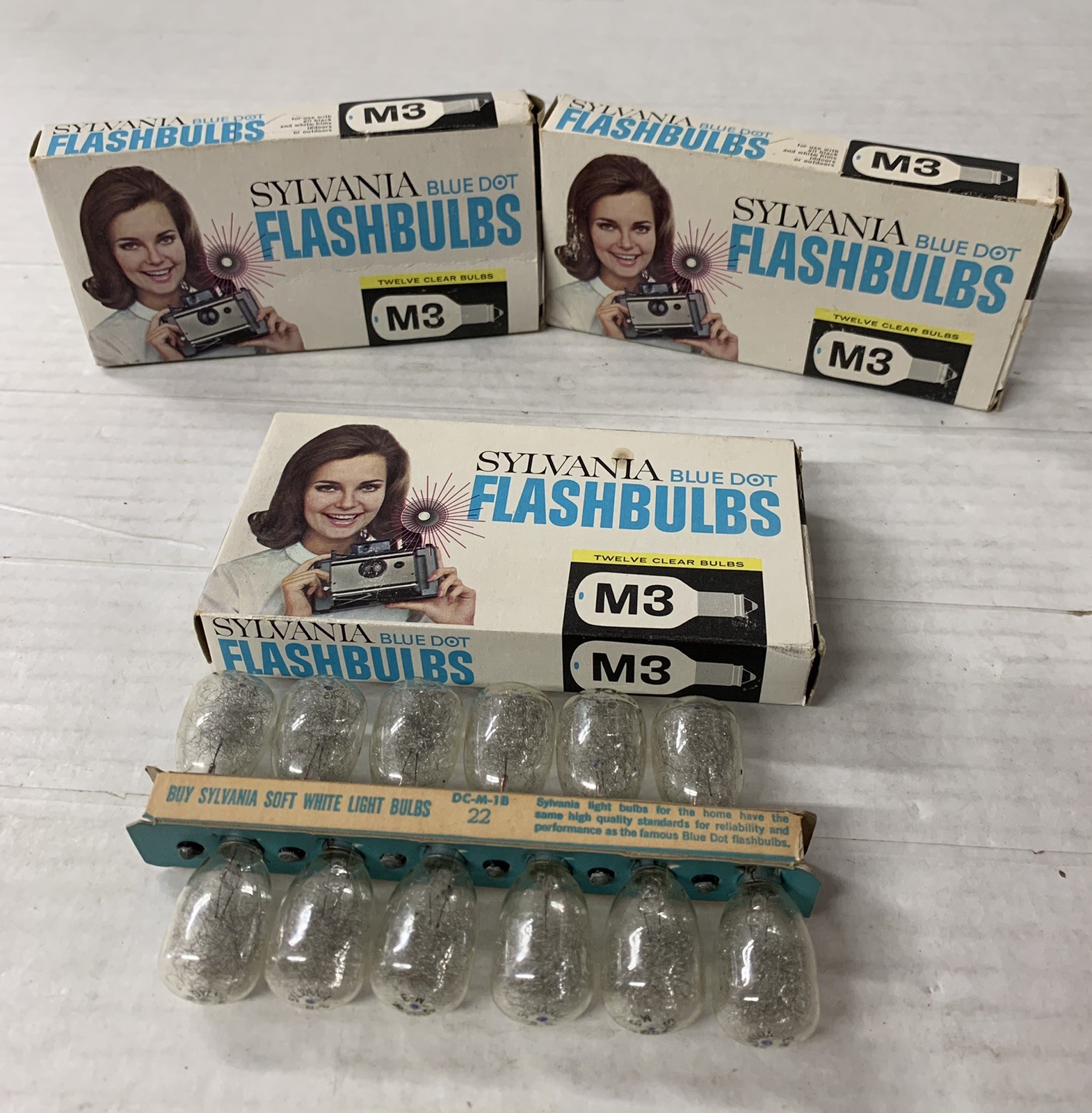 (x3)- Sylvania Vintage M3 Blue Dot 12 Flash Bulbs Camera Bulb NOS Lot Set-READ