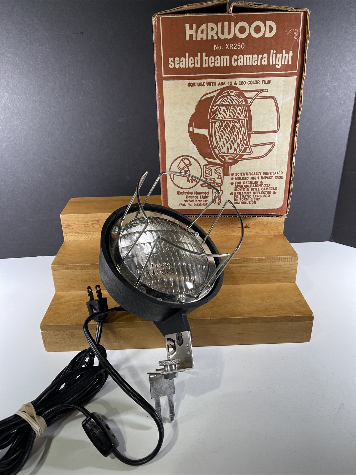 Vintage Harwood No. XR250 Sealed Beam Camera Light For Use With ASA 40&160 WORKS