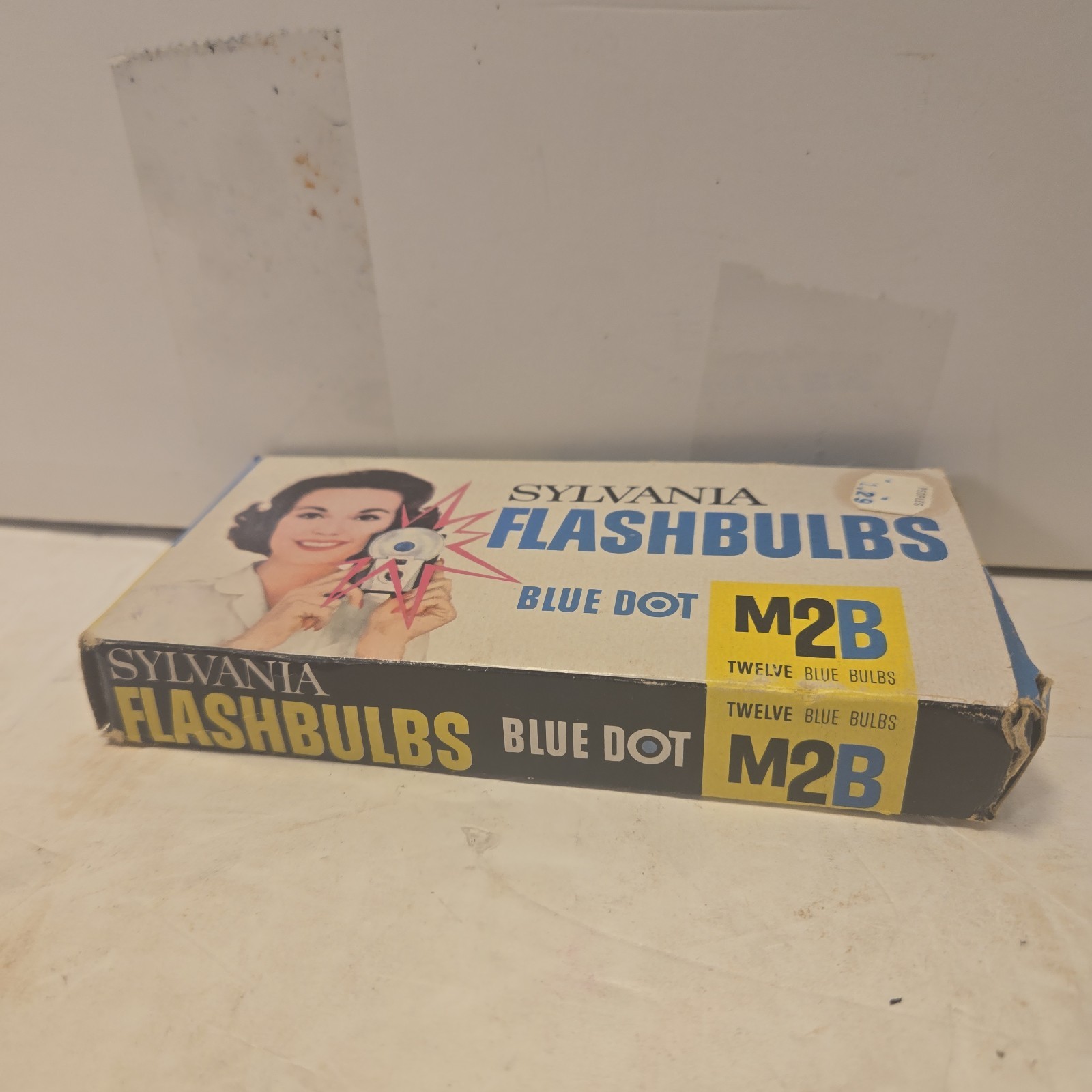 VINTAGE Sylvania Blue Dot Flashbulbs M2B, Box of 11 Flash Camera Bulbs