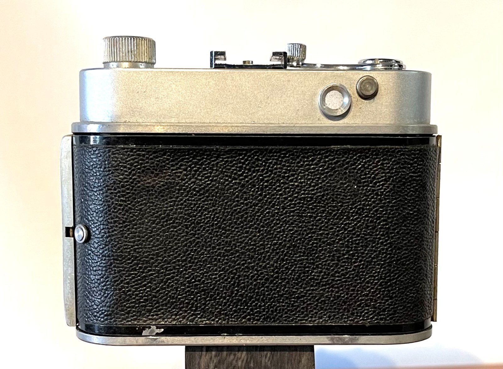 DeJUR D-1 Vintage Film Camera – with Susis 129 Tripod
