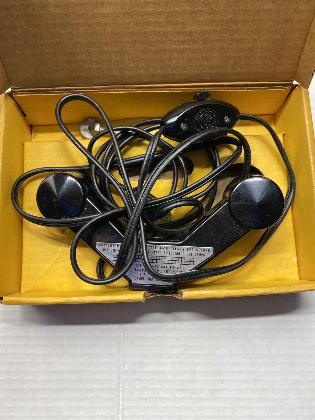 VINTAGE BROWNIE 8 MOVIE LIGHT See Pictures