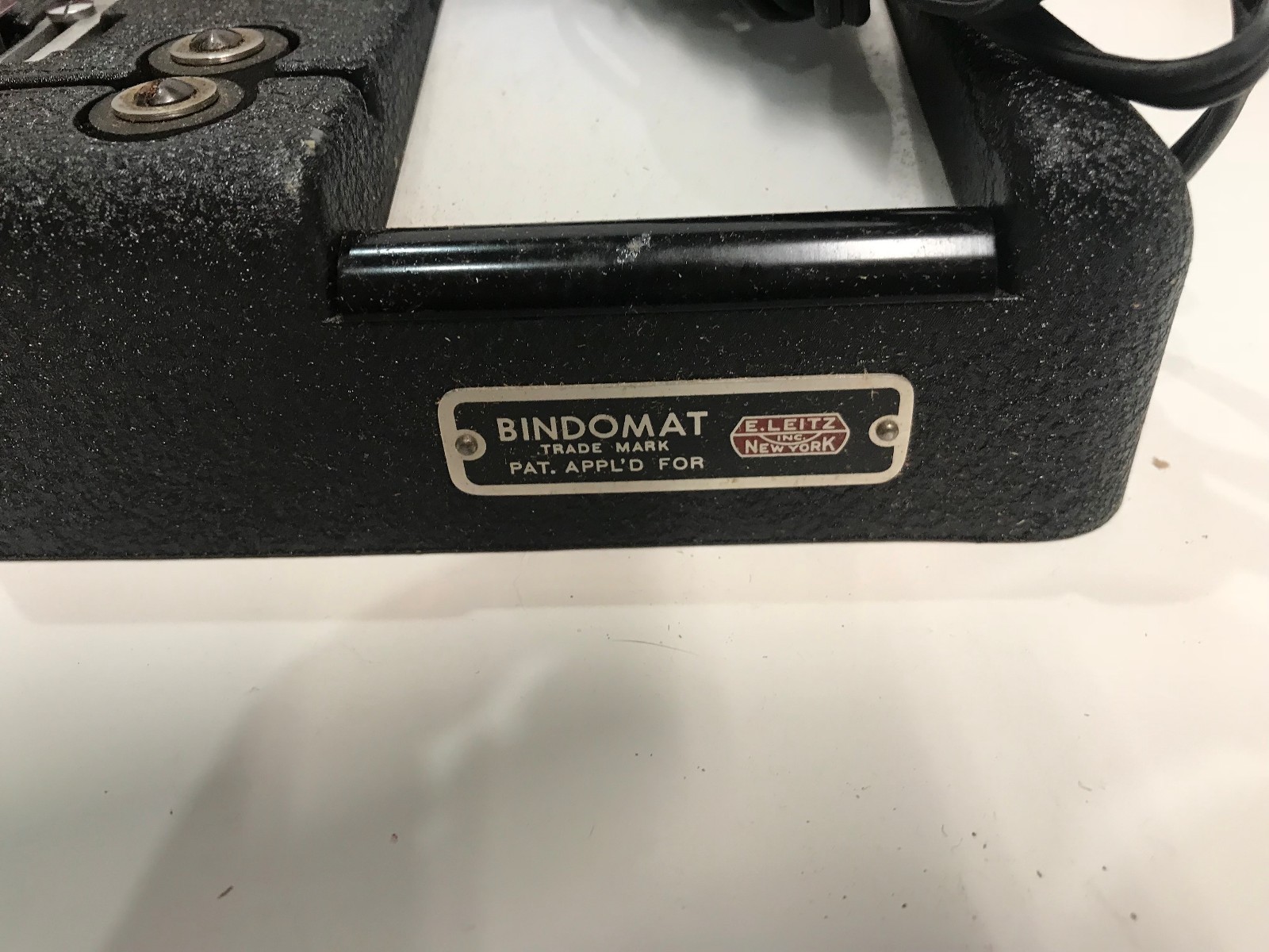 LEITZ BINDOMAT SLIDE MOUNTER Catalog No. 69052 **
