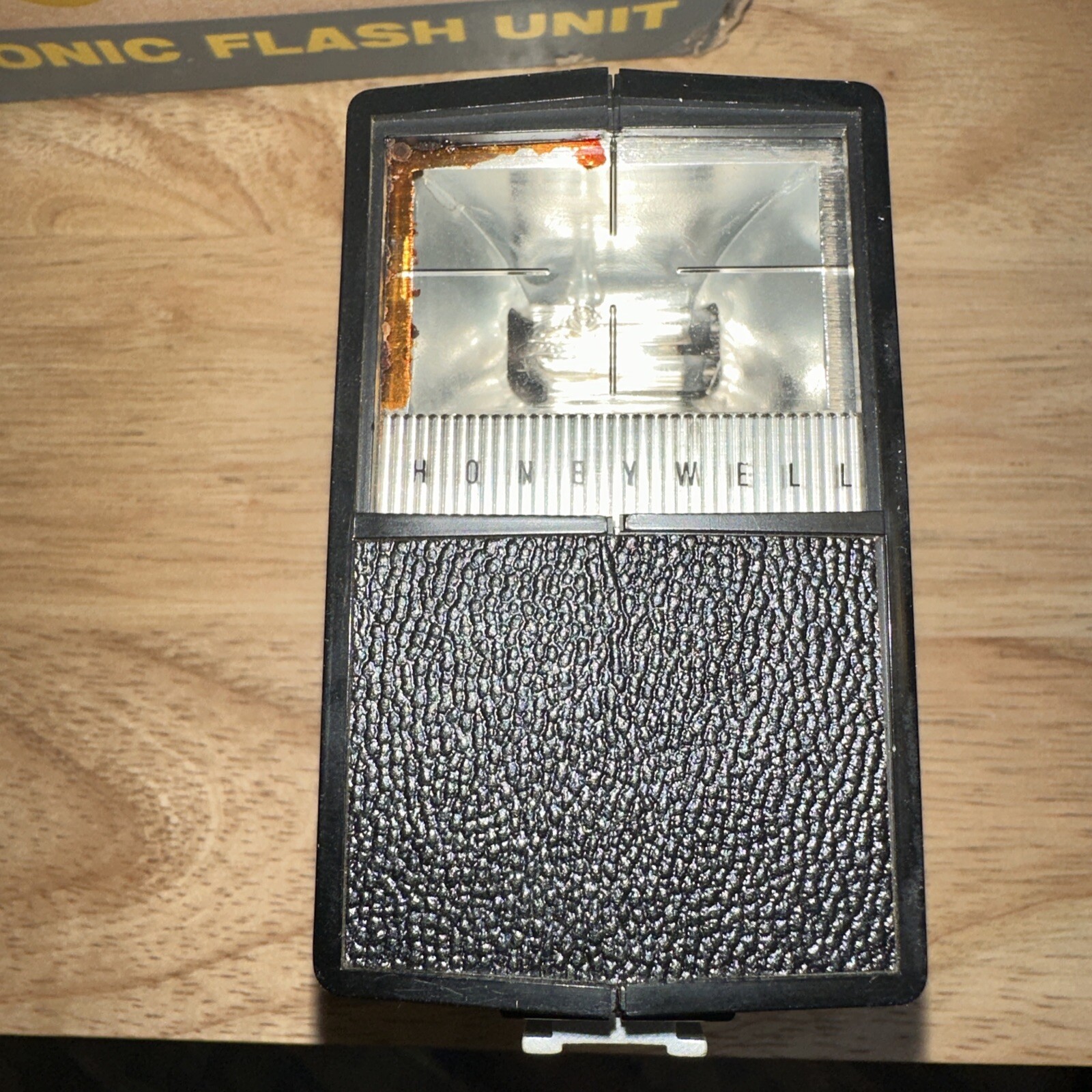 Honeywell Strobonar 400 Shoe Mount Flash with Sync Cord – Vintage UNTESTED