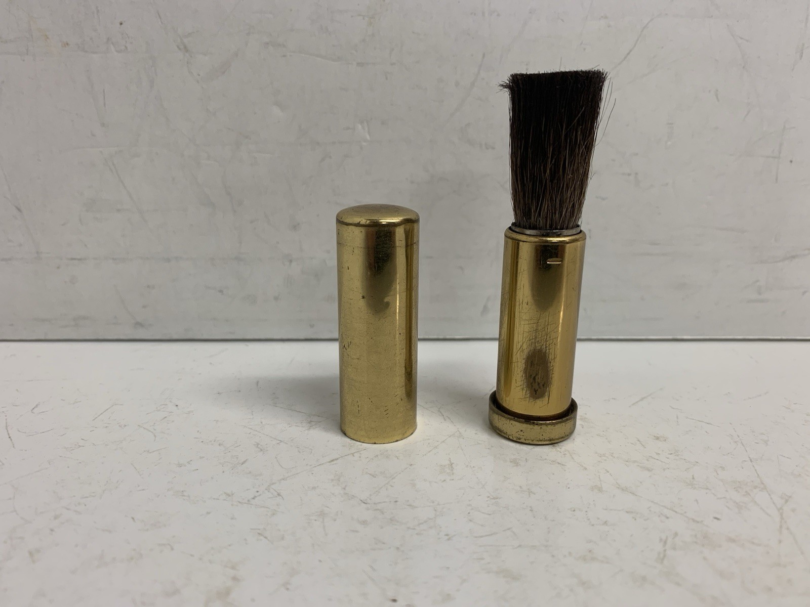 Vintage Brass Retractable Camera Lens Brush 2 in. Lipstick Style Very Nice A017