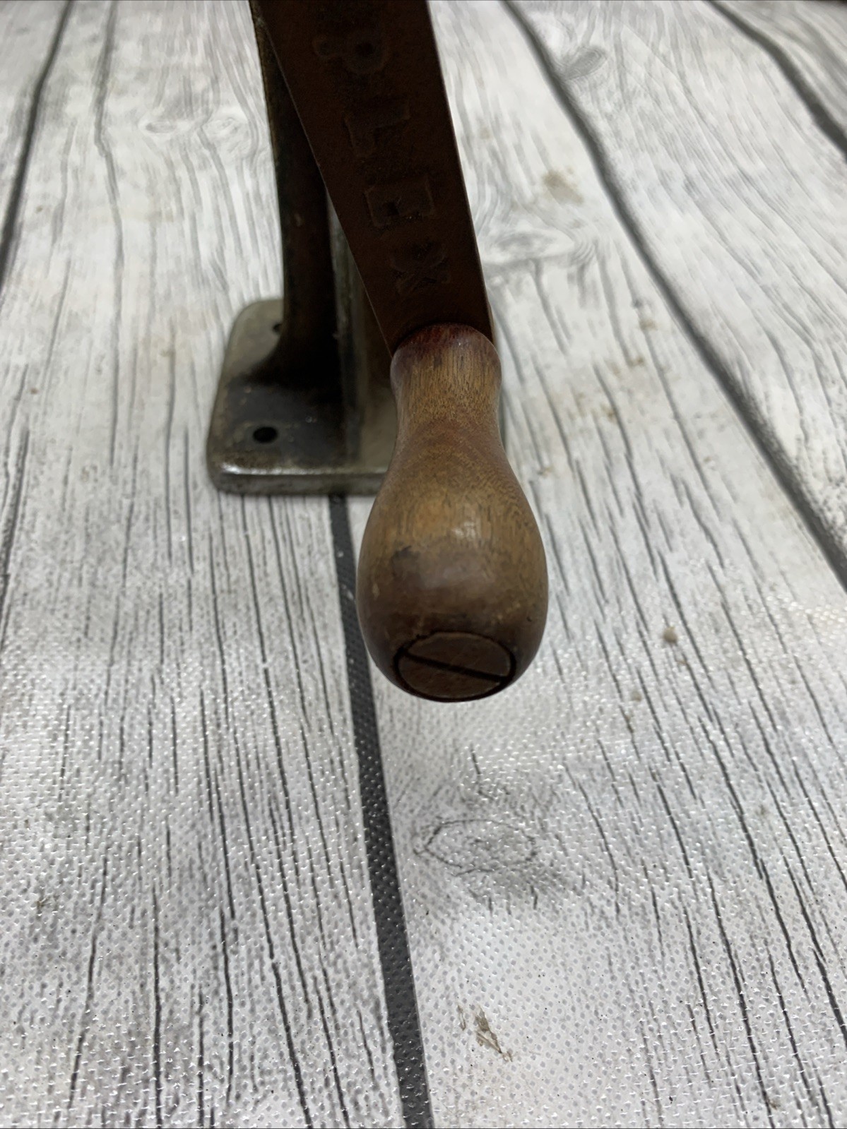 VINTAGE Duplex Reel Spool Winder Cast Iron W/ Tan Handle Spool