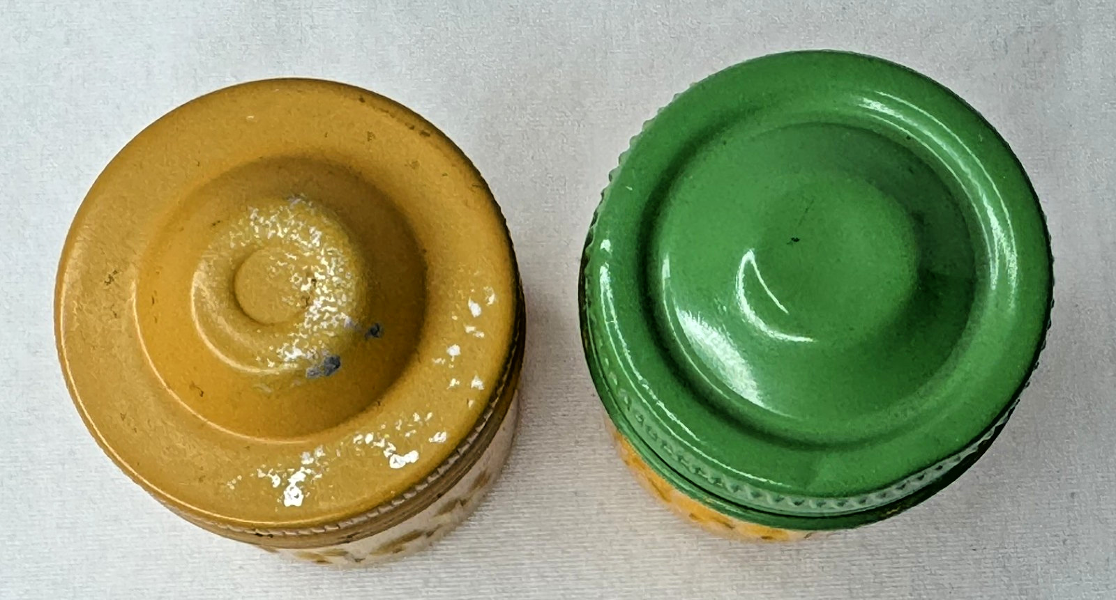 Lot of VTG 2 Kodak Empty Green Yellow Metal 35mm Canisters & PLUS-X PX 135 Film