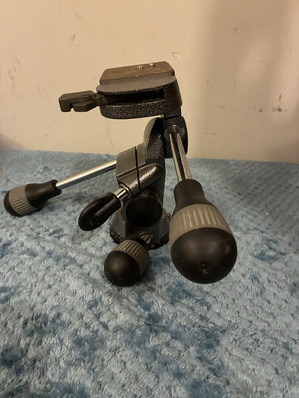 Gitzo G 1372 M 3-Way Pan/Tilt Head With Quick Release