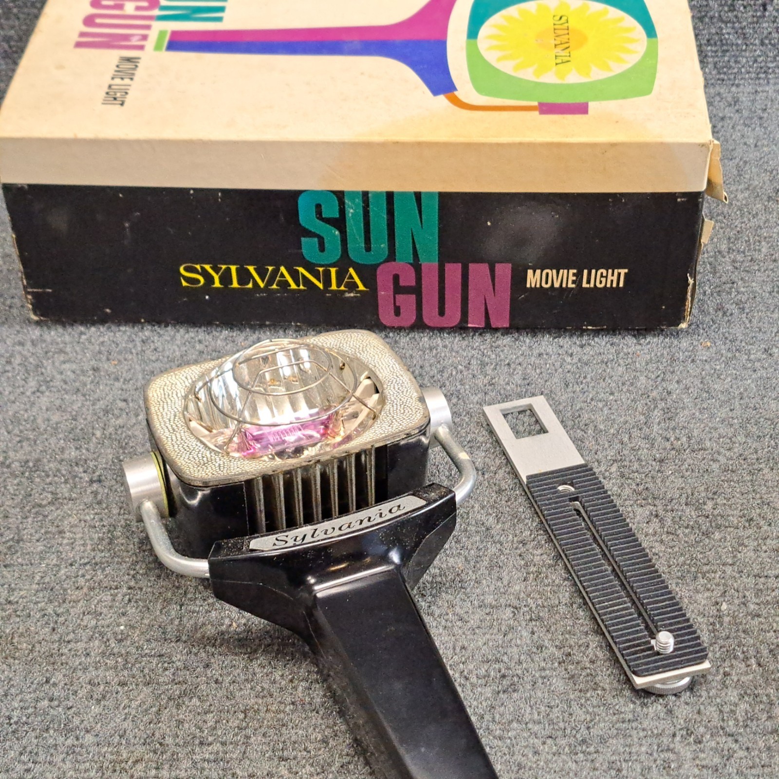 Vintage Sylvania Sun Gun Movie Light SG-1 Handheld Video Camera Lamp 120V Tested