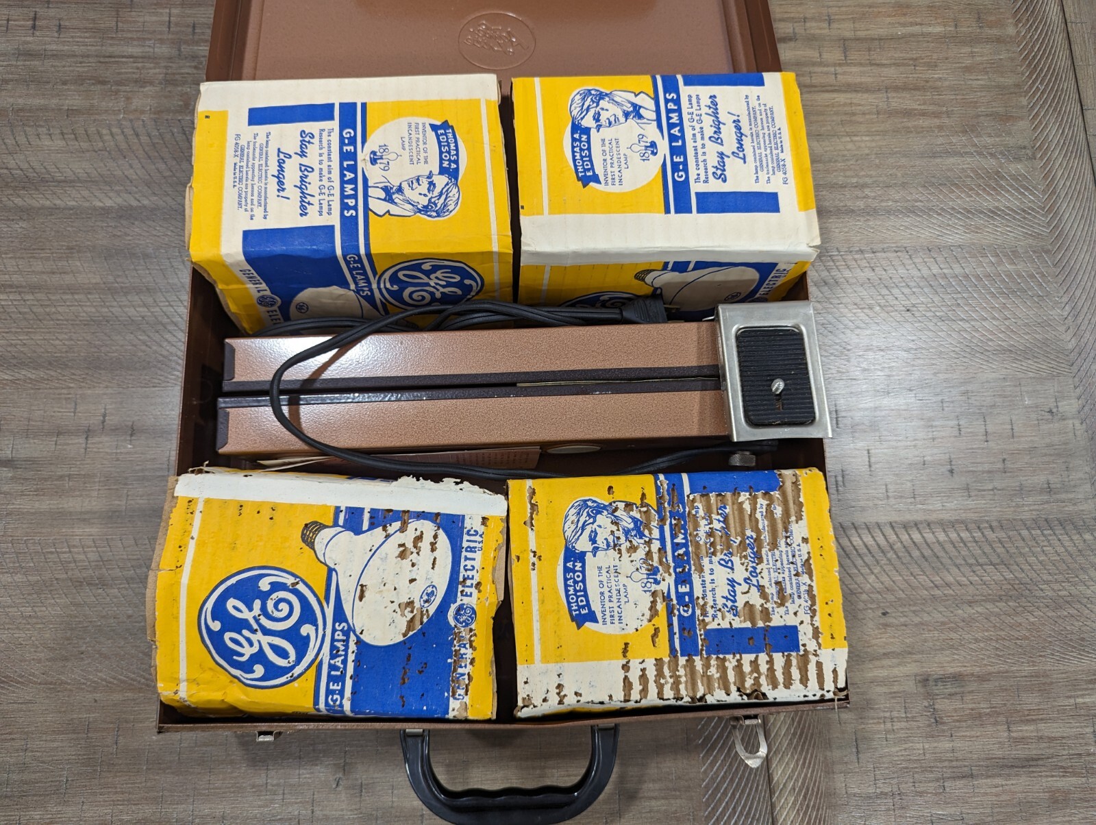 Acme Lite Mov E Lite With Case And Four GE Edison Bulbs-Please Read!