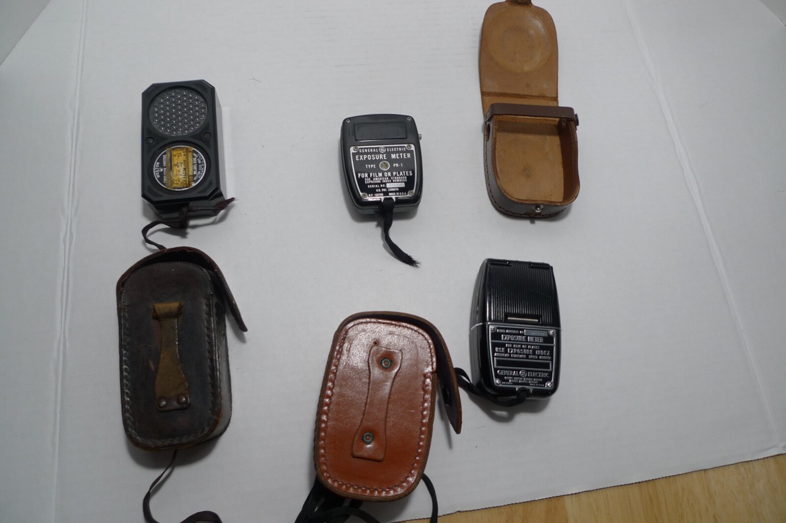VINTAGE-LOT OF 3 LIGHT METERS WITH CASES-UNTESTED. -FOR PARTS