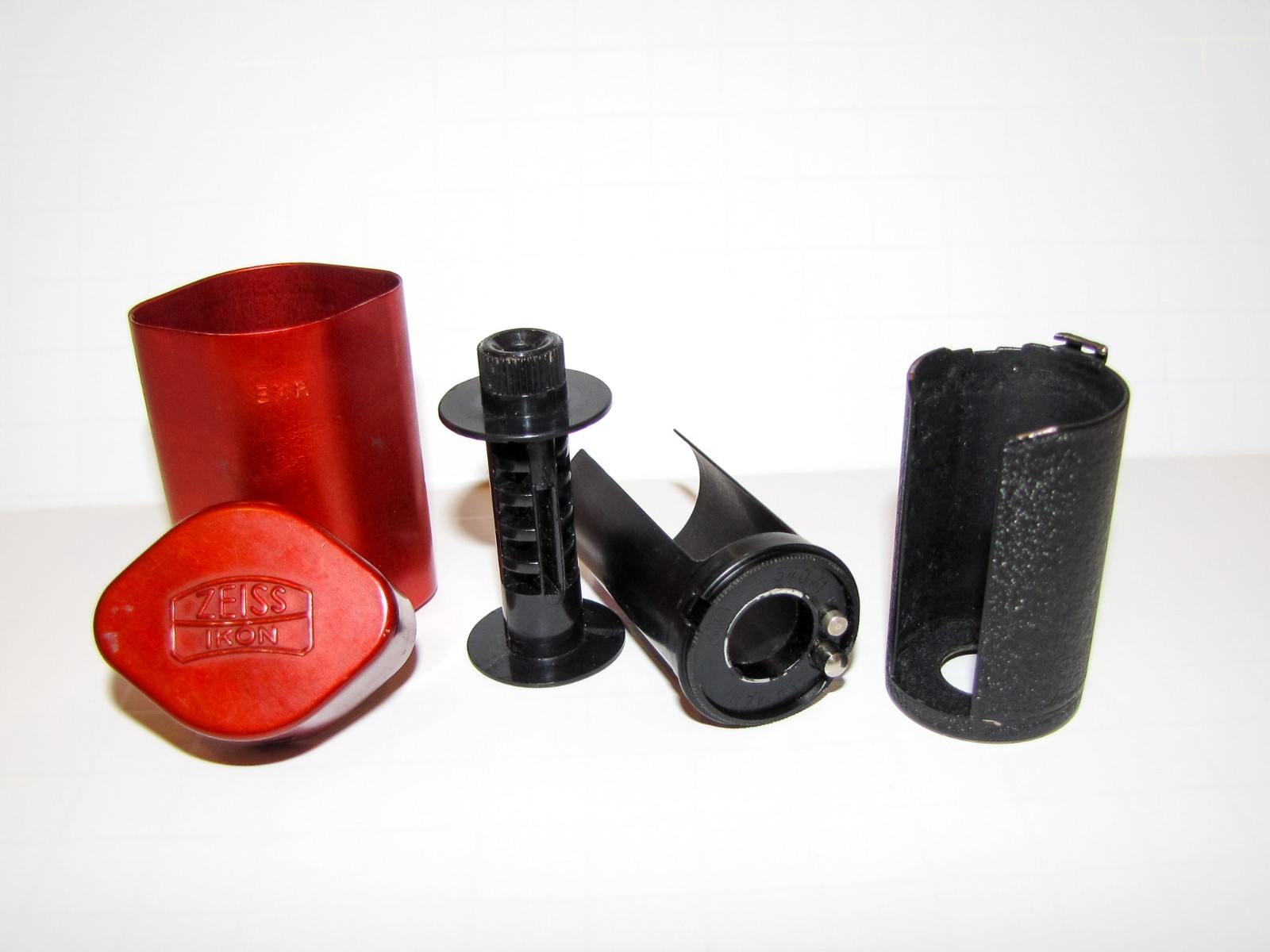 Zeiss Ikon 540/1 Reloadable 35mm Film Cassette w/ Red Metal Canister – Contax