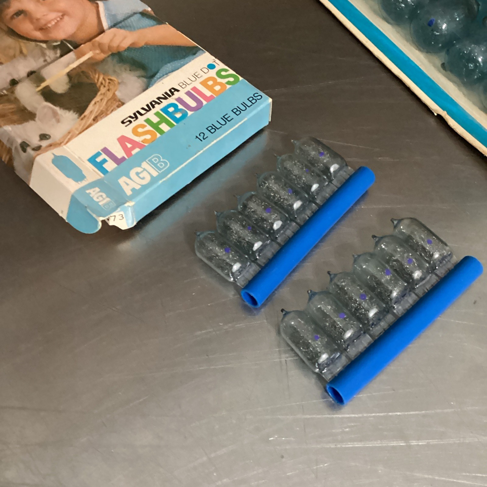 Vintage Sylvania Blue Dot Flashbulbs AG1B – 1 Box – With 1 Box M3 Flashbulbs Lot