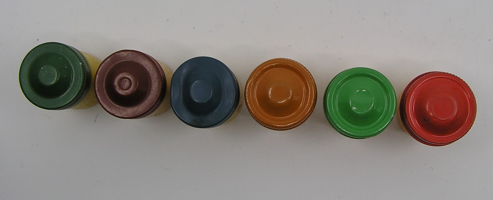 10 Vintage Kodak Embossed 35 MM Metal Tin Film Empty Canisters & 4 Films