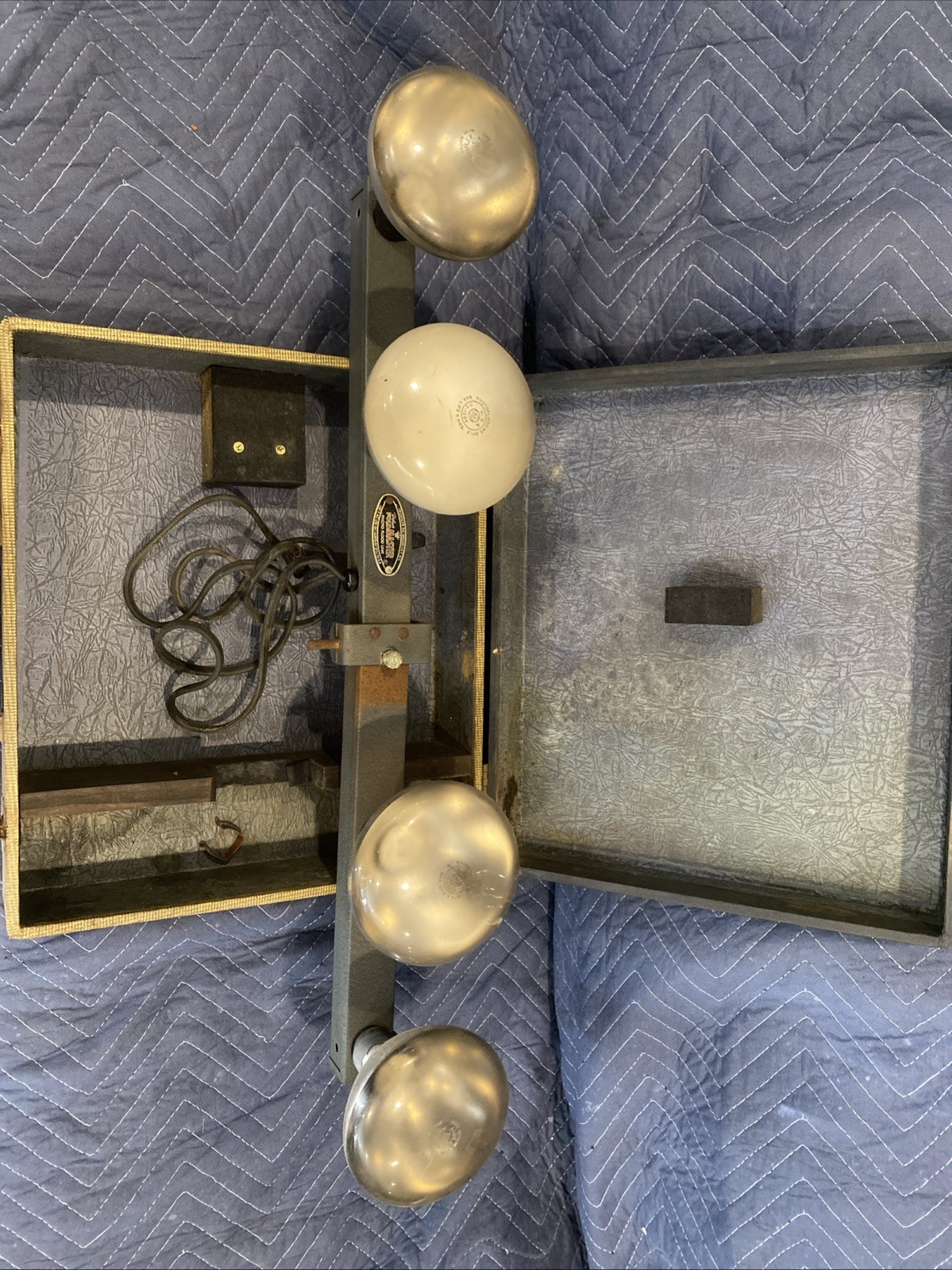 Vintage Crownlite Deluxe Foldmaster Movie Light Bar With Case