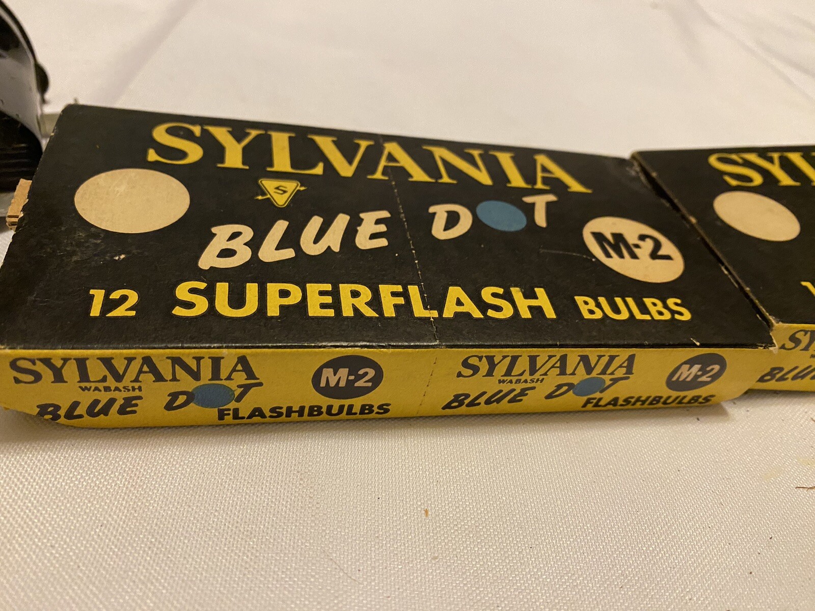 KODAK FLASHOLDER PLUS 16 SLYVANIA BLUE DOT FLASH BULBS