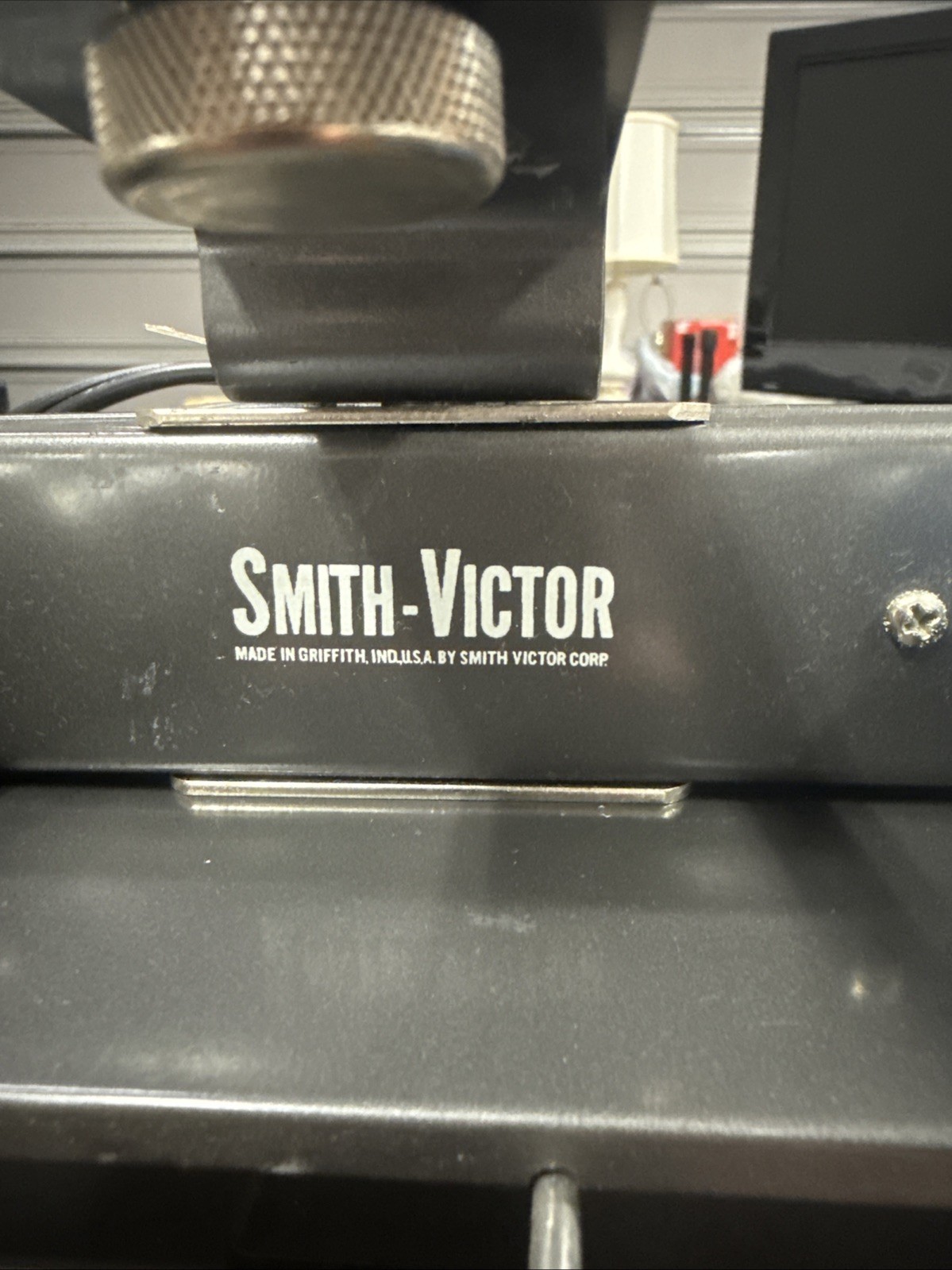 189-Vintage Smith-Victor Metal Storage Carrying Case w/ 2 Light Bar- Untested