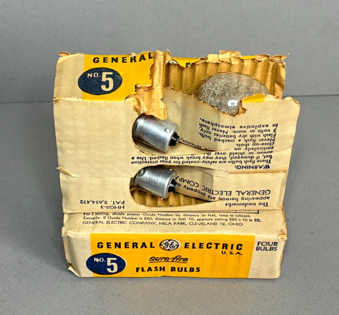 Vintage GE GENERAL ELECTRIC Sure Fire #5 Flashbulbs ~ New Old Stock ~ 8 Bulbs