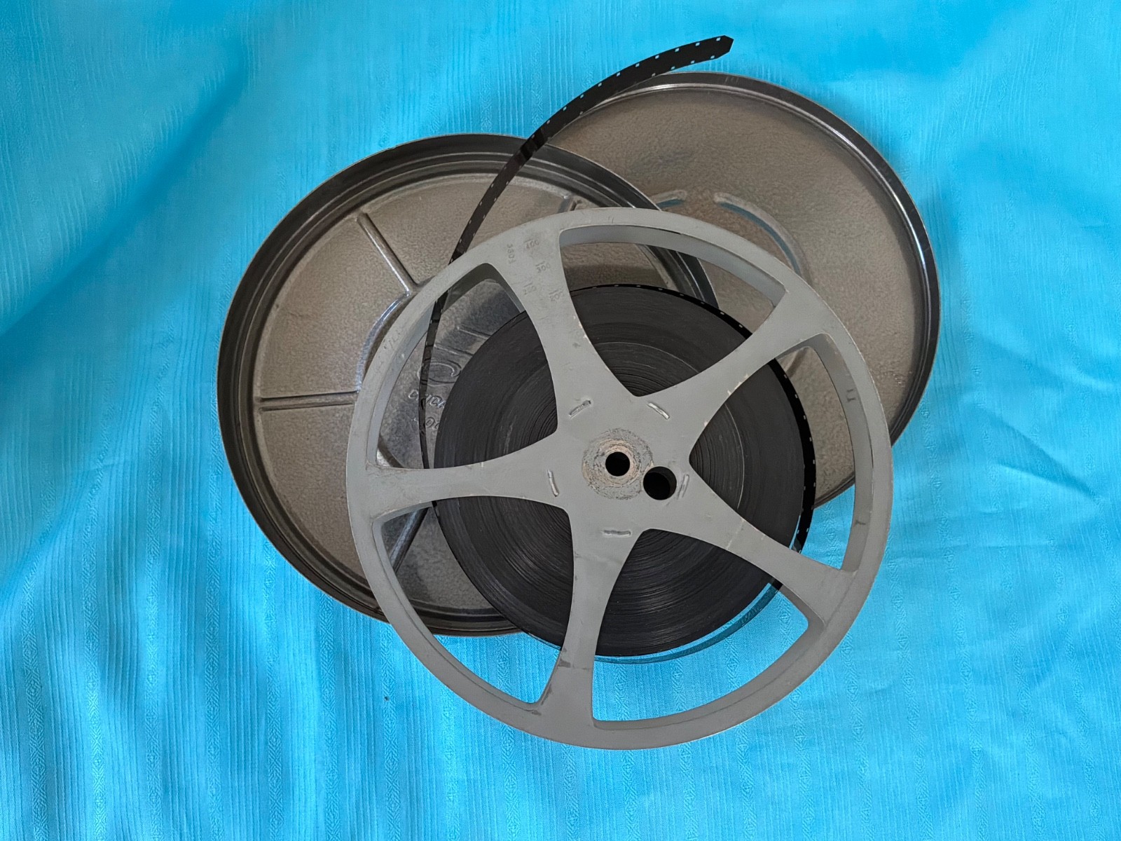 Metal 16mm 400ft (7in) Movie Film Reel w/Home Movie in Can — COMPCO USA