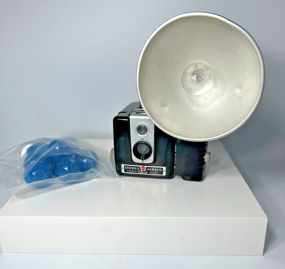 Vintage Kodak Brownie Hawkeye with Kodalite Flash Holder With 7 Additional Bulbs