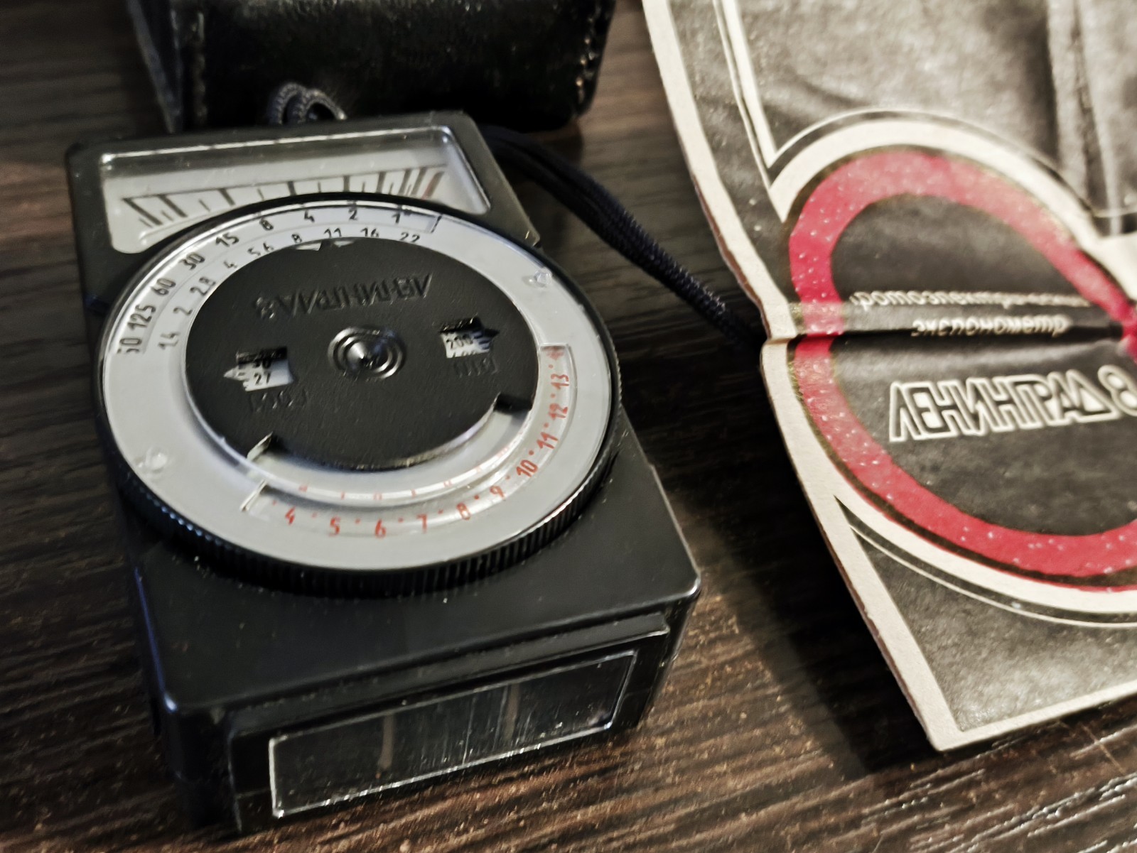 Vintage Soviet photo light meter Leningrad-8 case with USSR documents Rare