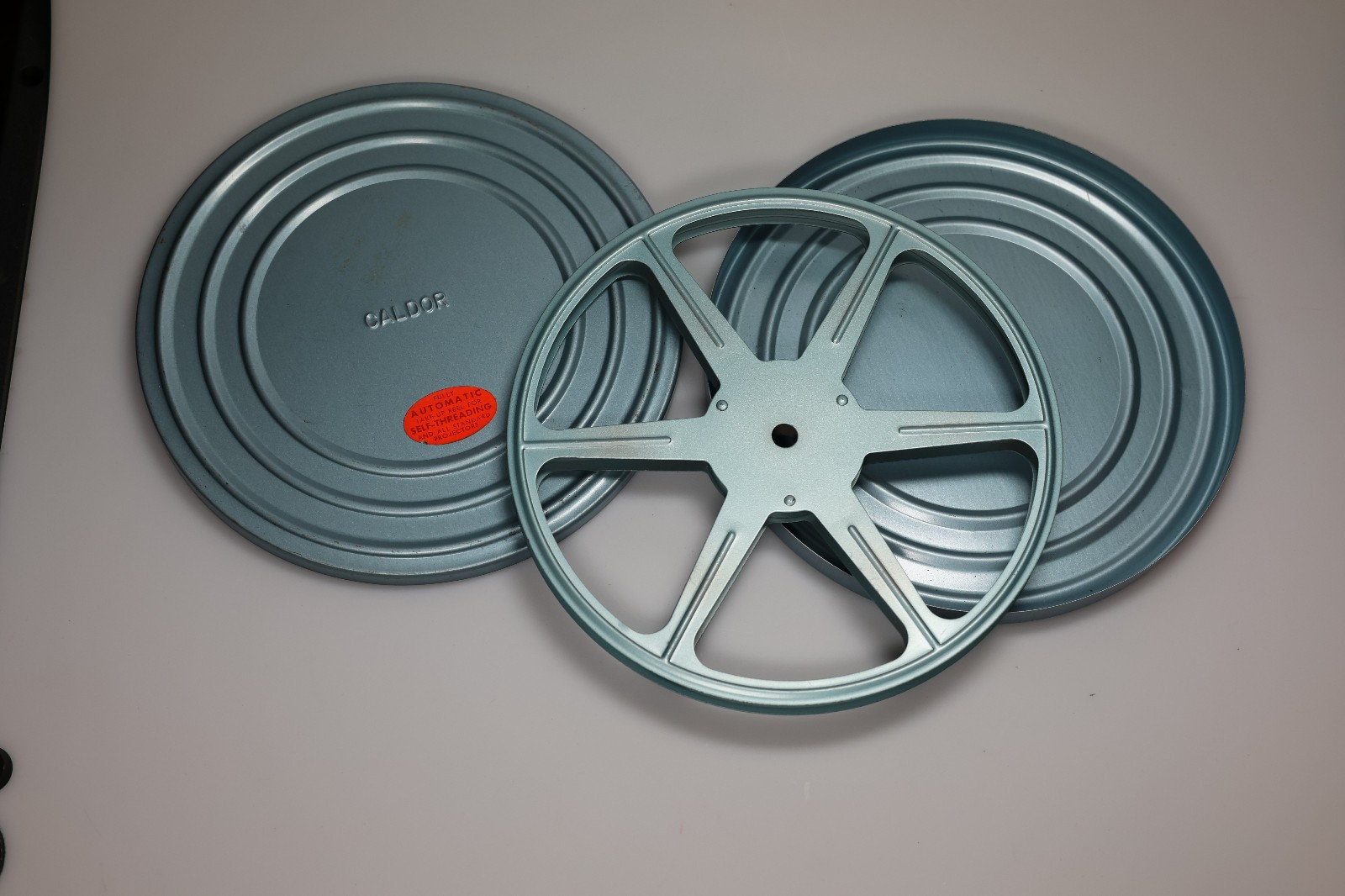 8mm film reels cans, 5 pcs 5″ 200’ Metal Reels & Cans plus 1 150′ metal reel/can