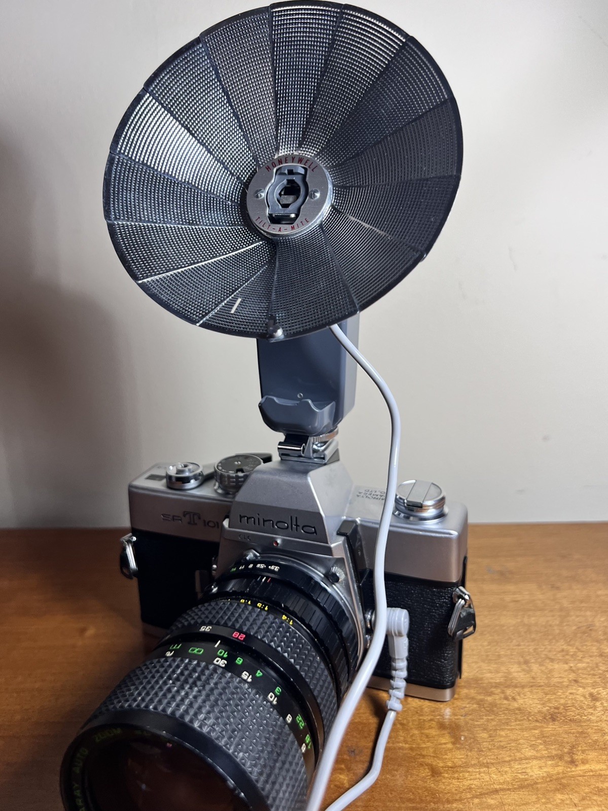 Honeywell Tilt-A-Mite Flash Unit Collapsible Fan Style Vintage Camera Pentax