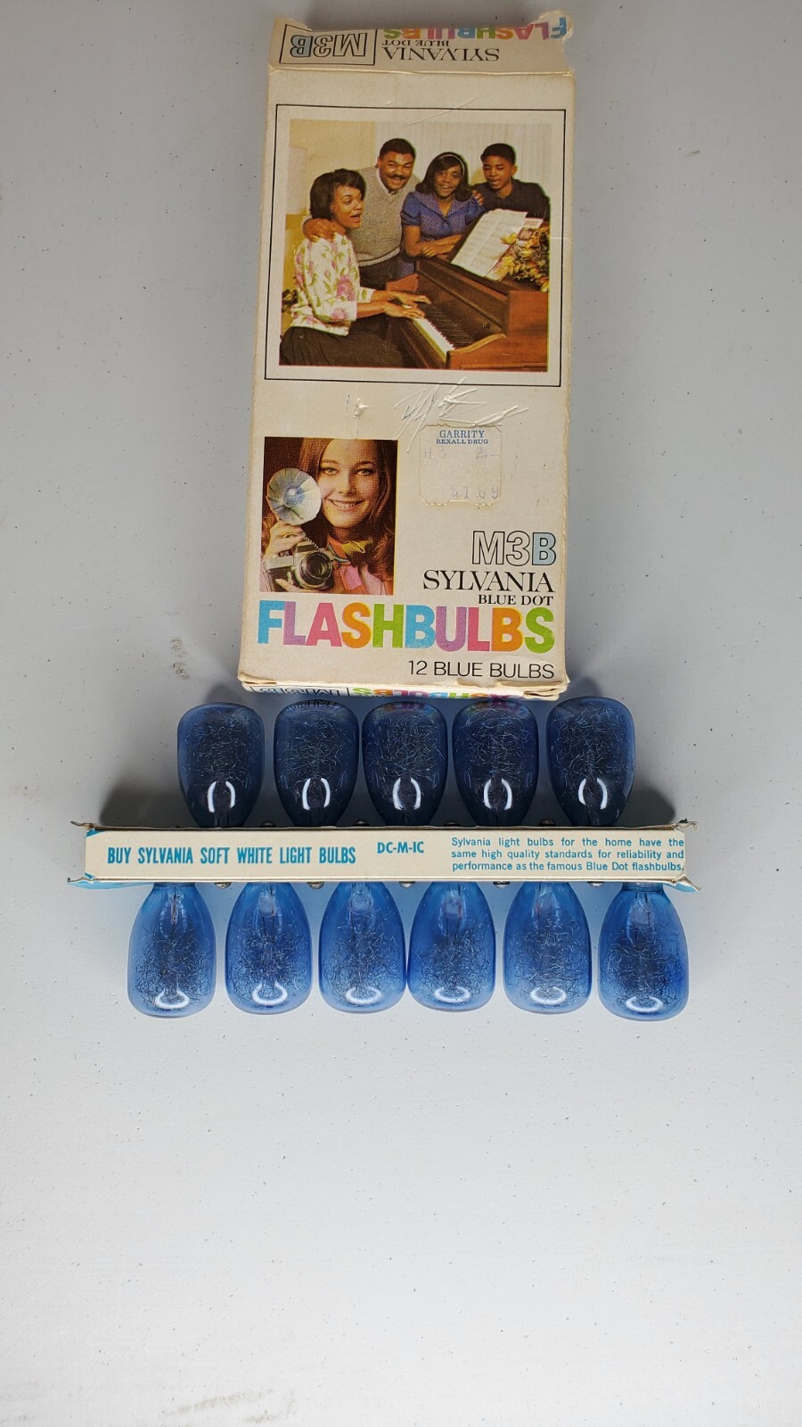 Vintage Sylvania Blue Dot Flashbulbs M3B 11 Bulbs Kodak flash bulbs