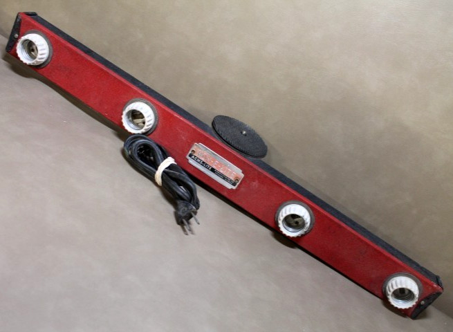 Vintage Acme Lite Mov-E-Lite Model 4 Movie Light 4 Bulb Lighting Bar 26″