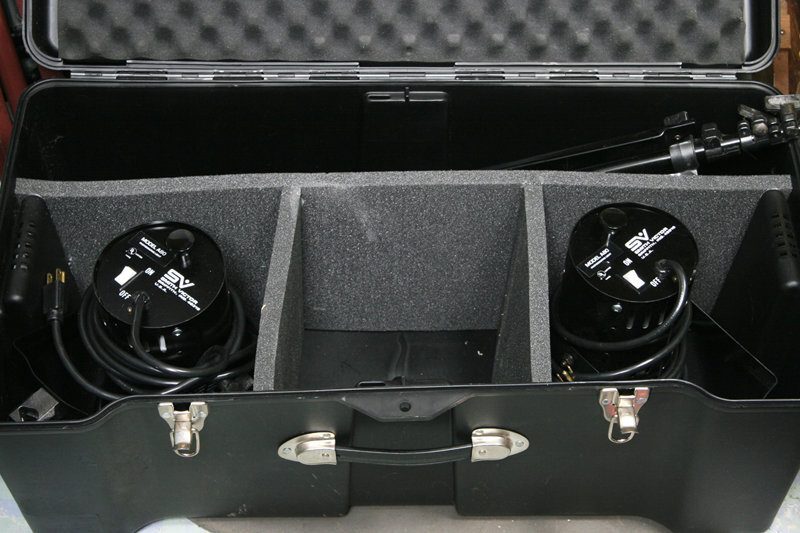 Smith Victor K82-C Photoflood Lighting kit with stands, case