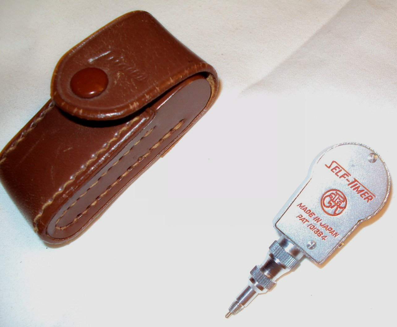 RARE VINTAGE-PIGEON SELF TIMER w/LEATHER CASE-JAPAN