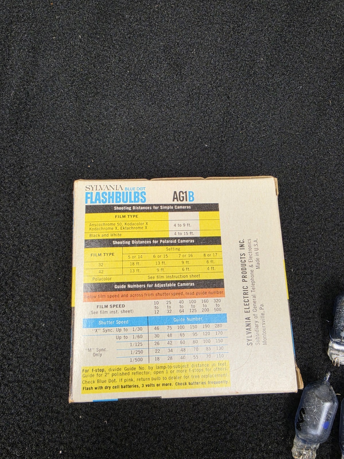 Vintage Sylvania AG1B Blue Dot Flashbulbs 12 Bulbs Made in USA Untested