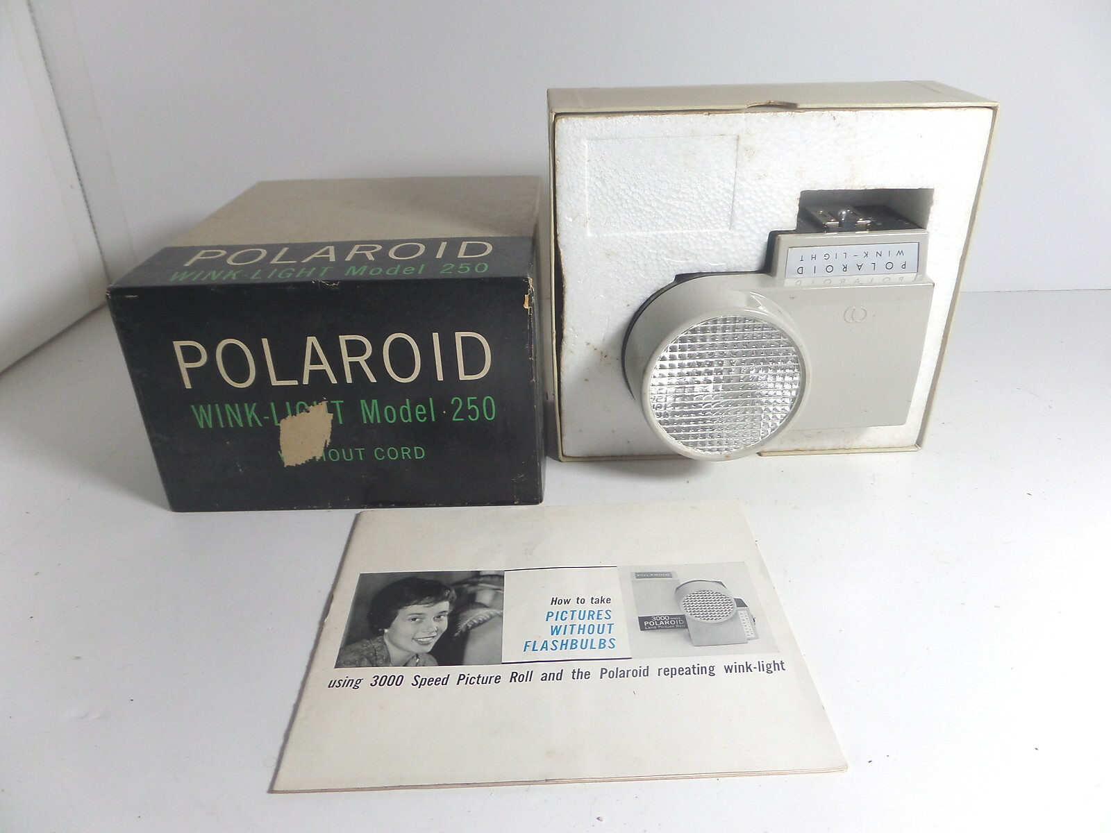 Vintage camera flash Polaroid Wink-Light Model 250 (S28)
