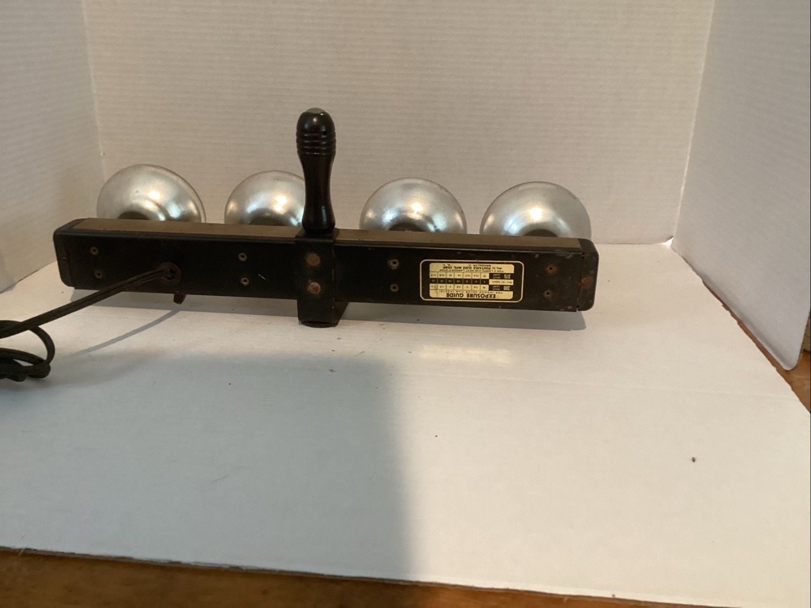 Vintage New York 4-bulb Movie Bar Photography Floodlight. WORKS