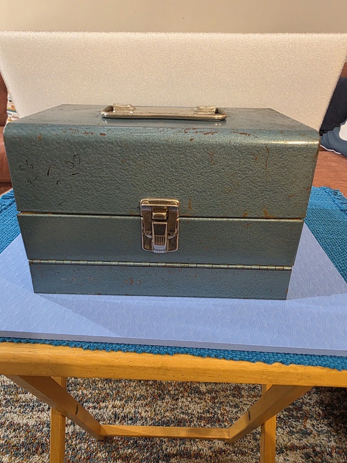 Vintage Metal Movie Reels CARRYING CASE WITH (12) 5” 8mm Film Reel Canisters